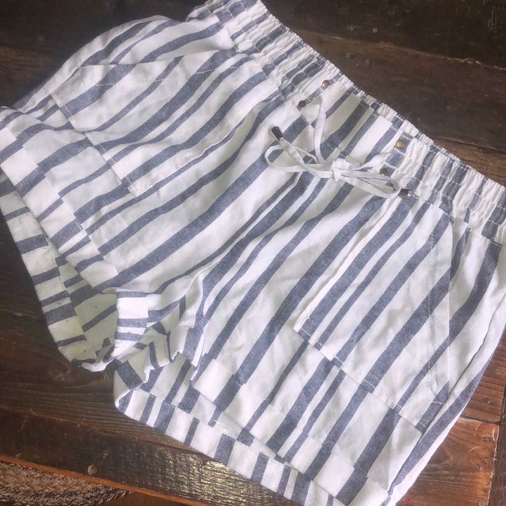 Guess shorts Large